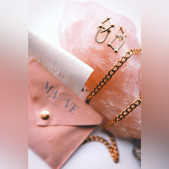 HEY MAEVE JEWELRY SET: EARRINGS + NECKLACE - Picture 2 of 8